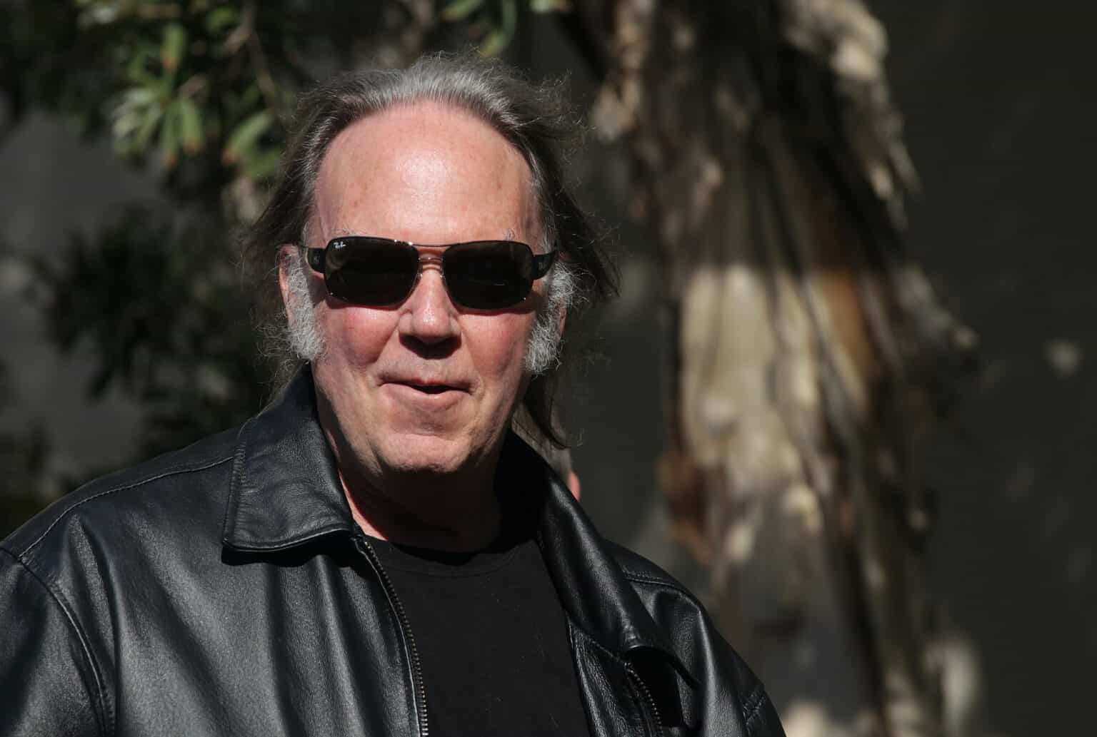 How Did Neil Young and Daryl Hannah Meet?