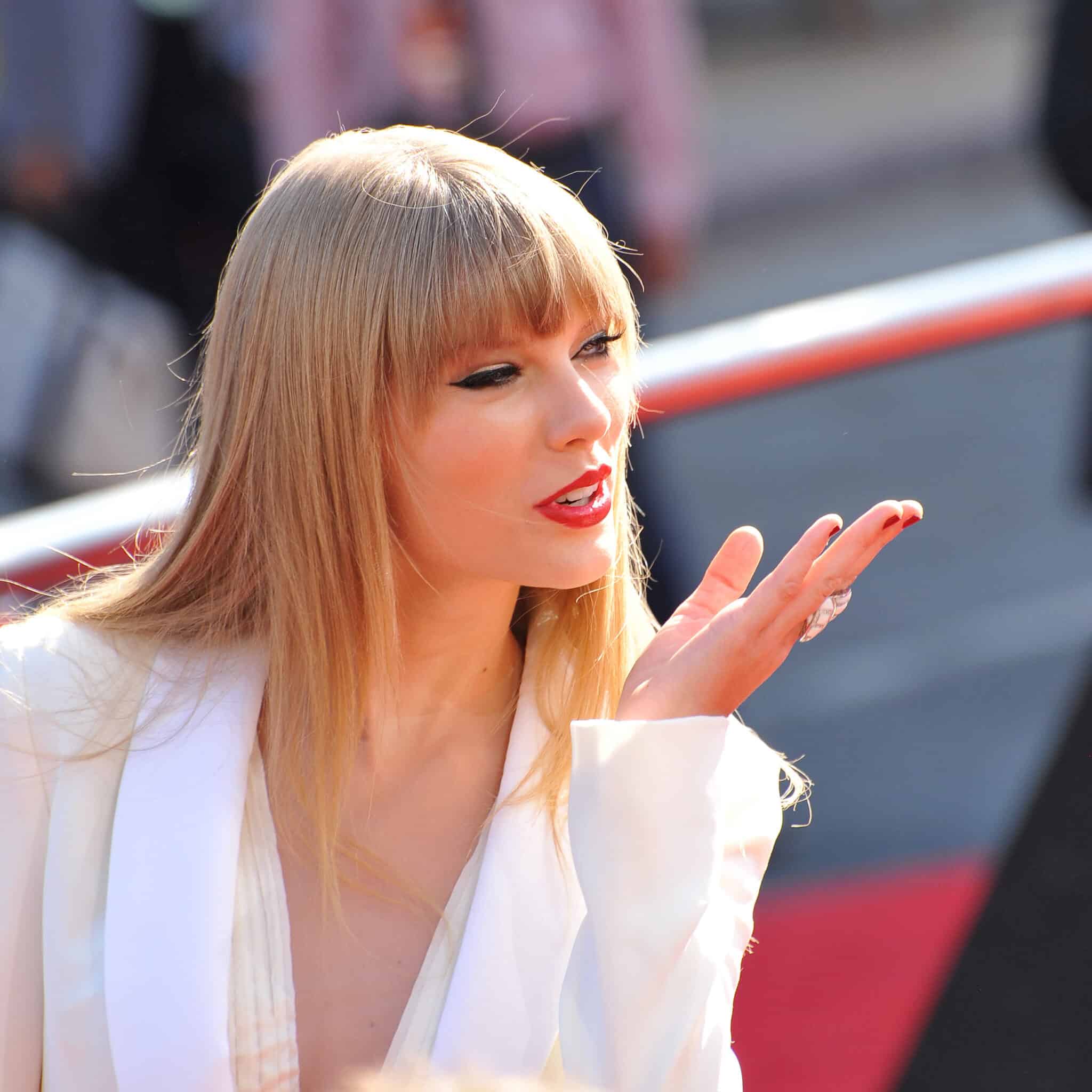 Taylor Swift Bangs 2025