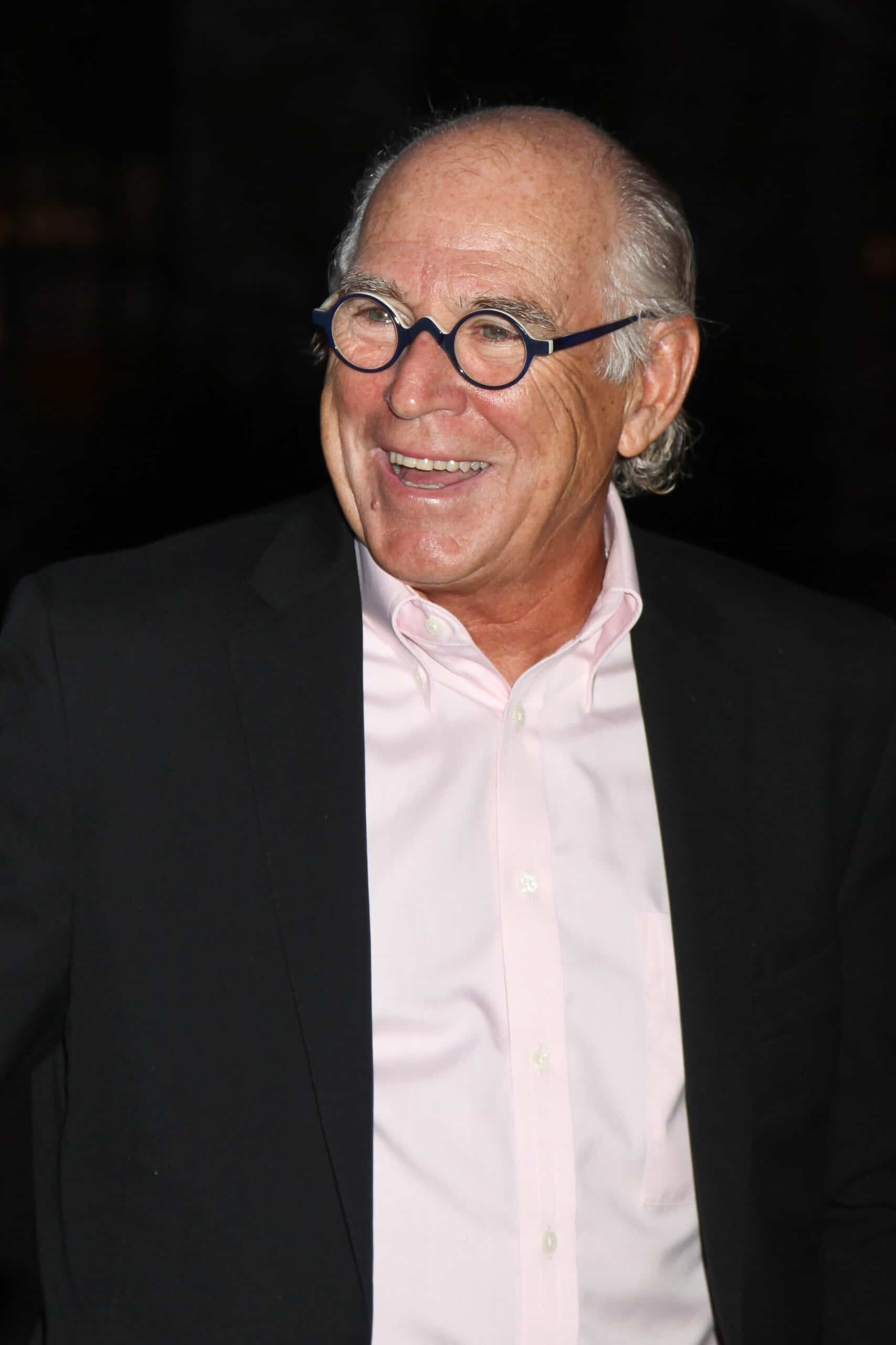 Is Warren Buffett Related to Jimmy Buffett?
