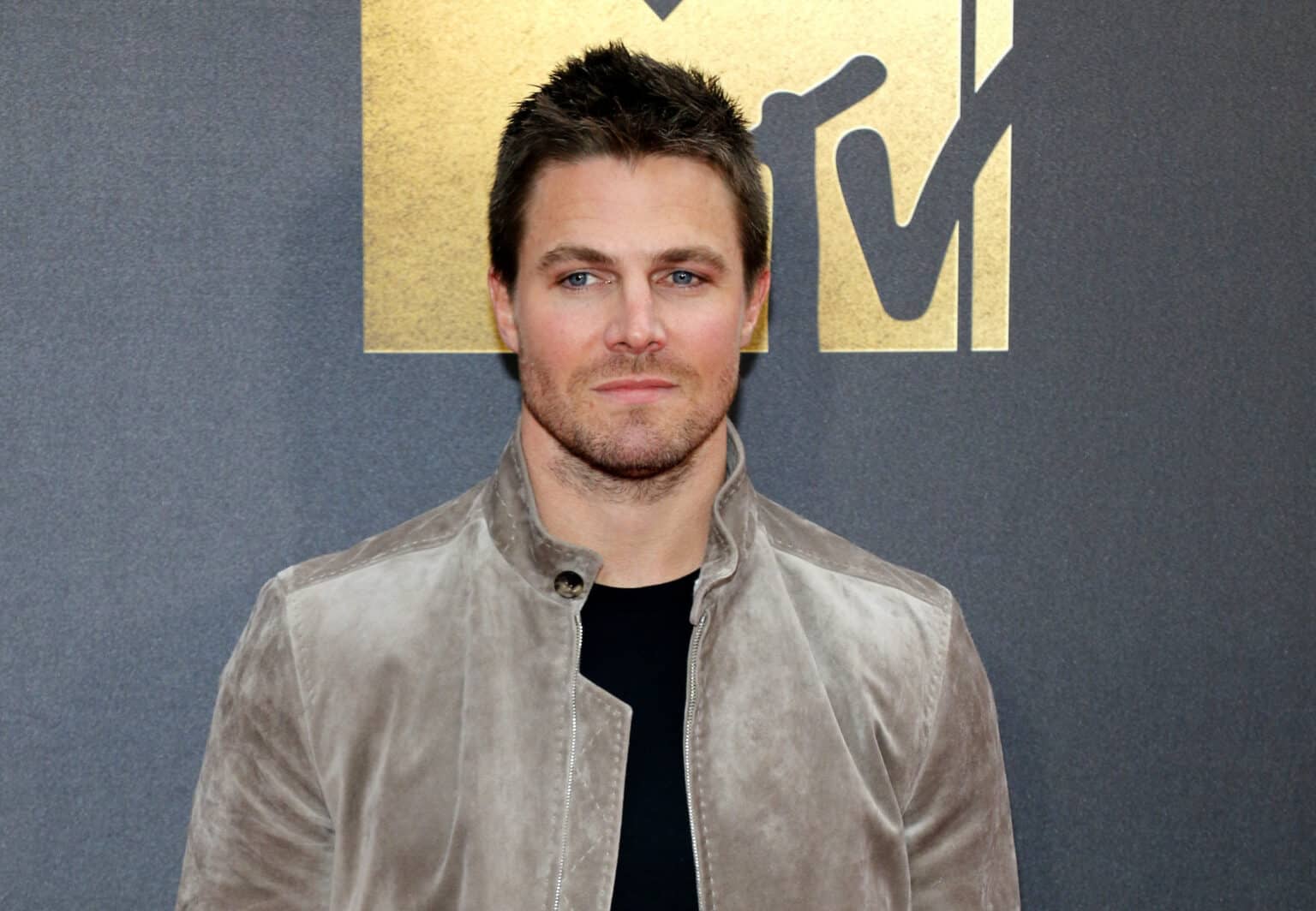 Does Stephen Amell Do His Own Stunts?