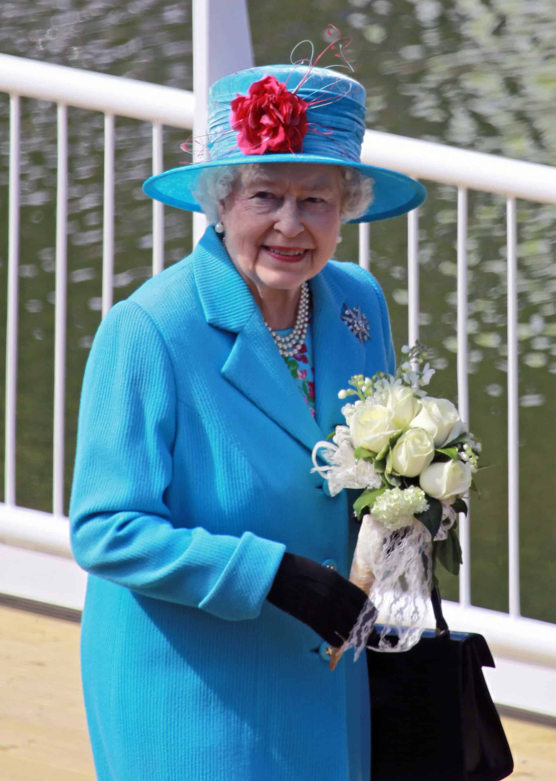 What Makeup Does Queen Elizabeth II Wear?