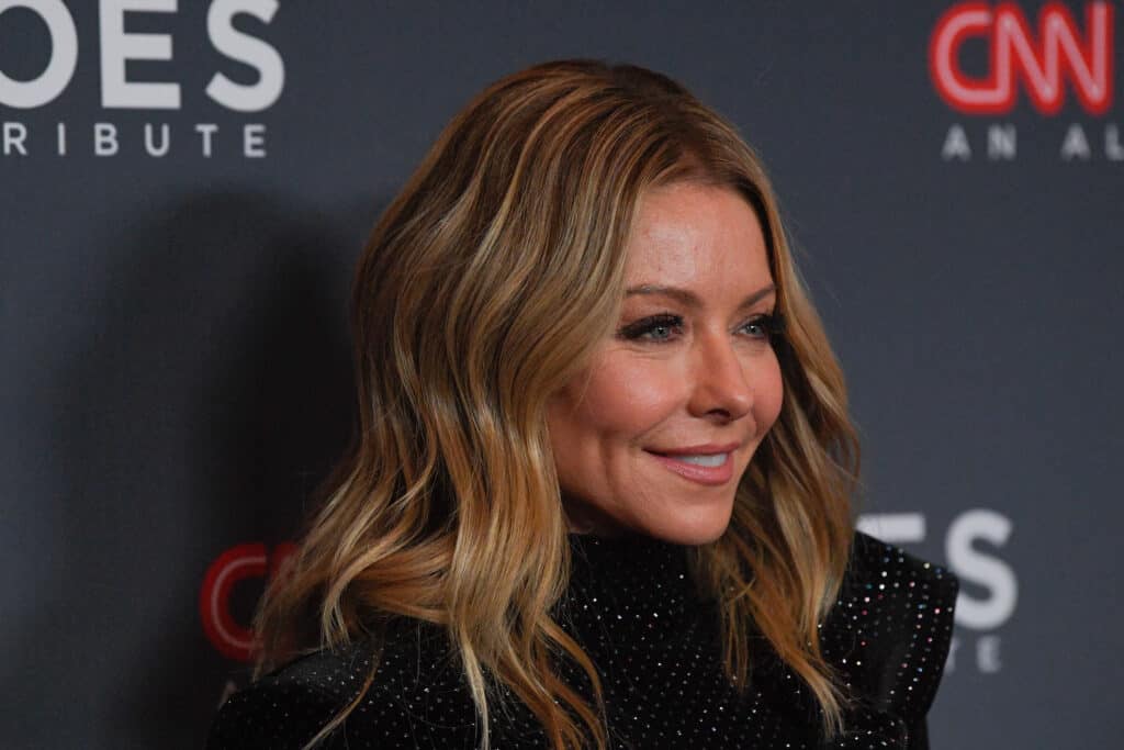 What Makeup Does Kelly Ripa Use