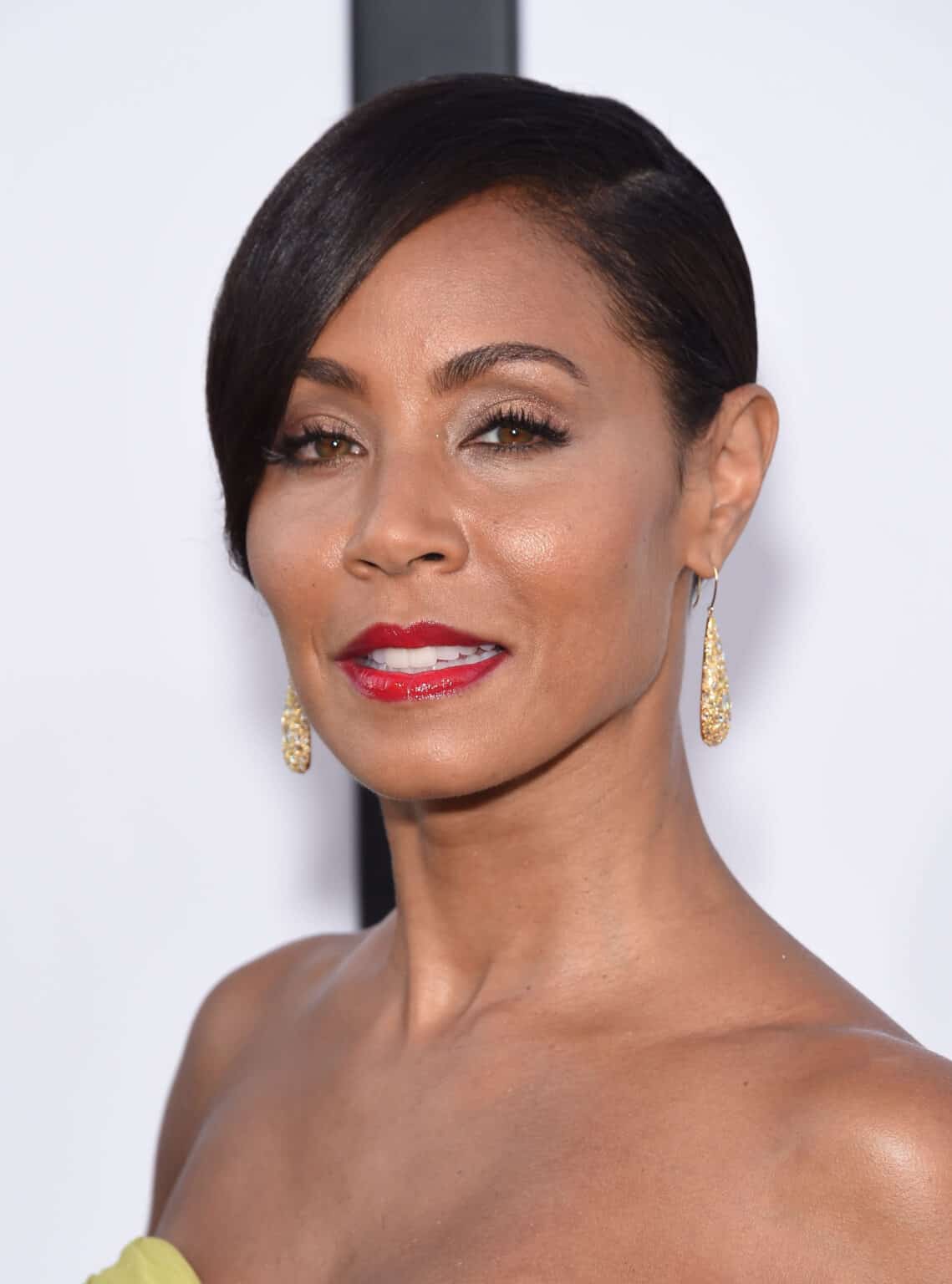 What Makeup Does Jada Pinkett Smith Wear?