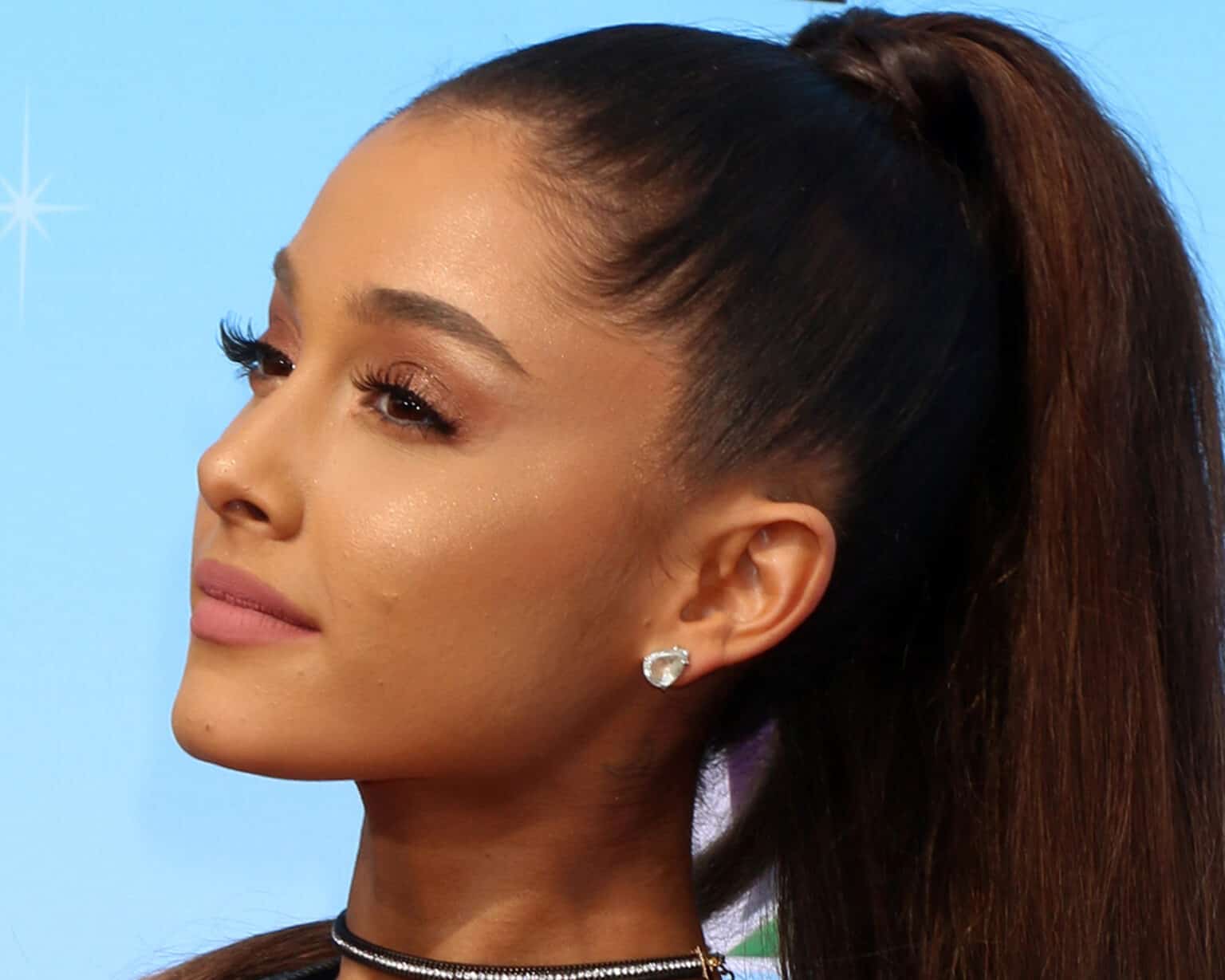 What Makeup Does Ariana Grande Use?