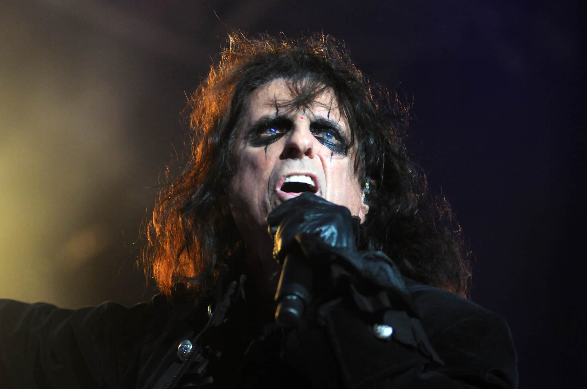 Where Does Alice Cooper Live?