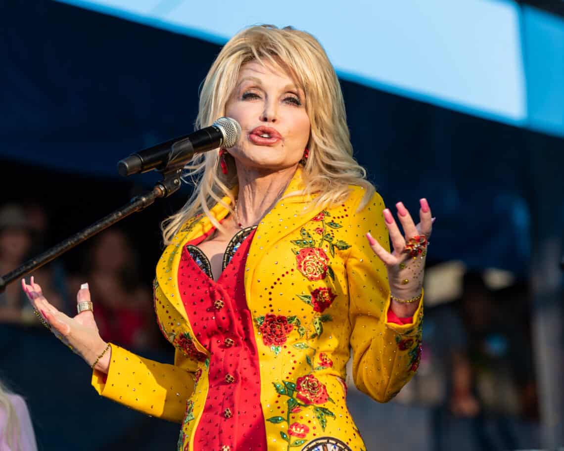 What Makeup Does Dolly Parton Use?