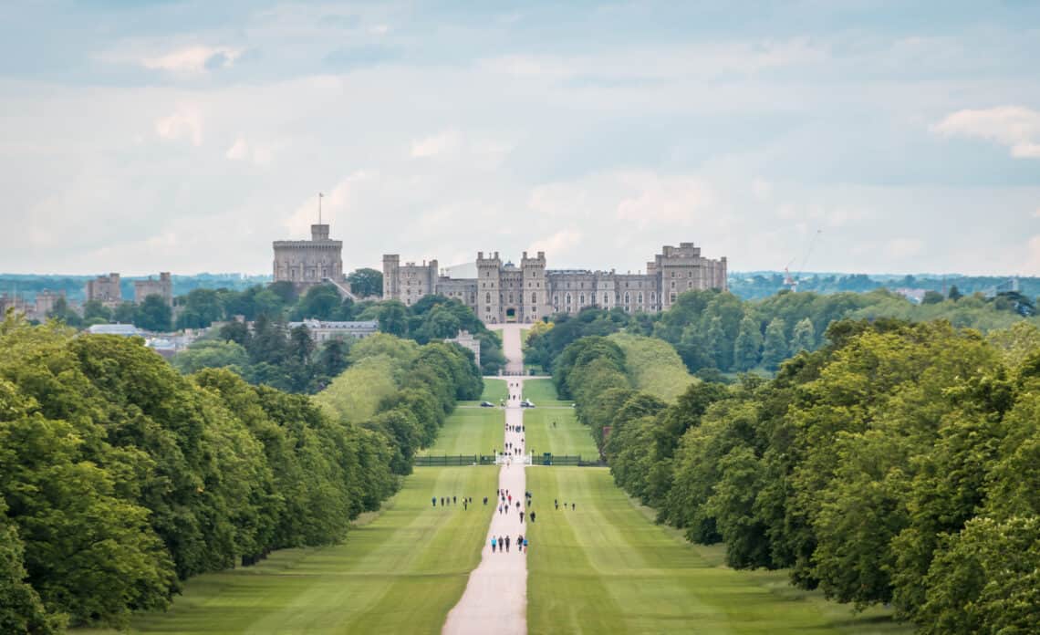 how-many-castles-does-the-royal-family-own