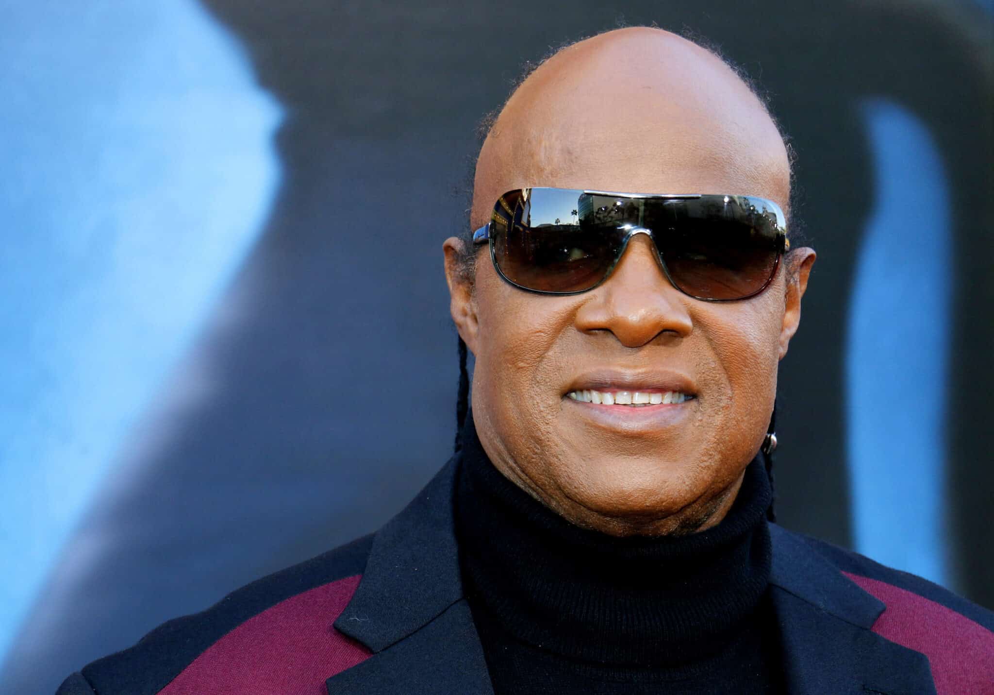 Stevie Wonder's Blonde Hair: A Tribute to the Music Legend's Bold Choice - wide 9