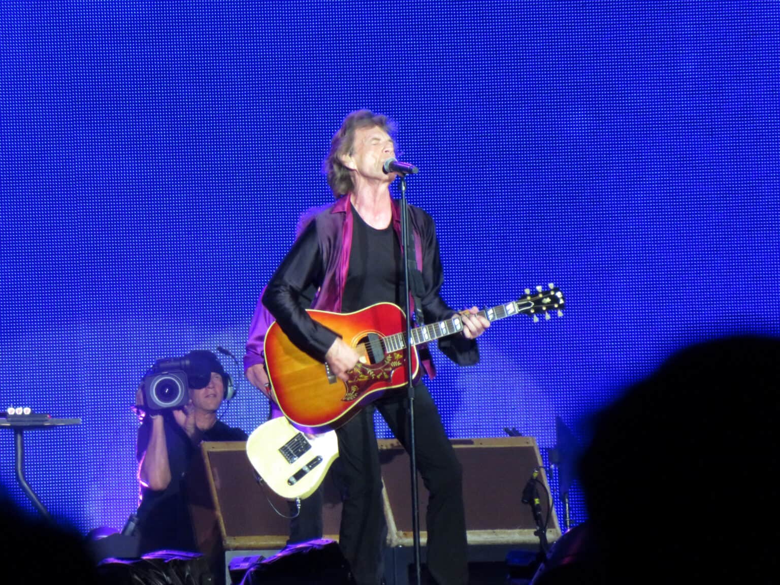 Does Mick Jagger Play Guitar?