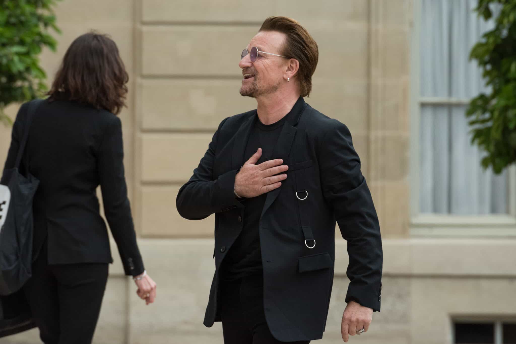 does-bono-wear-lifts