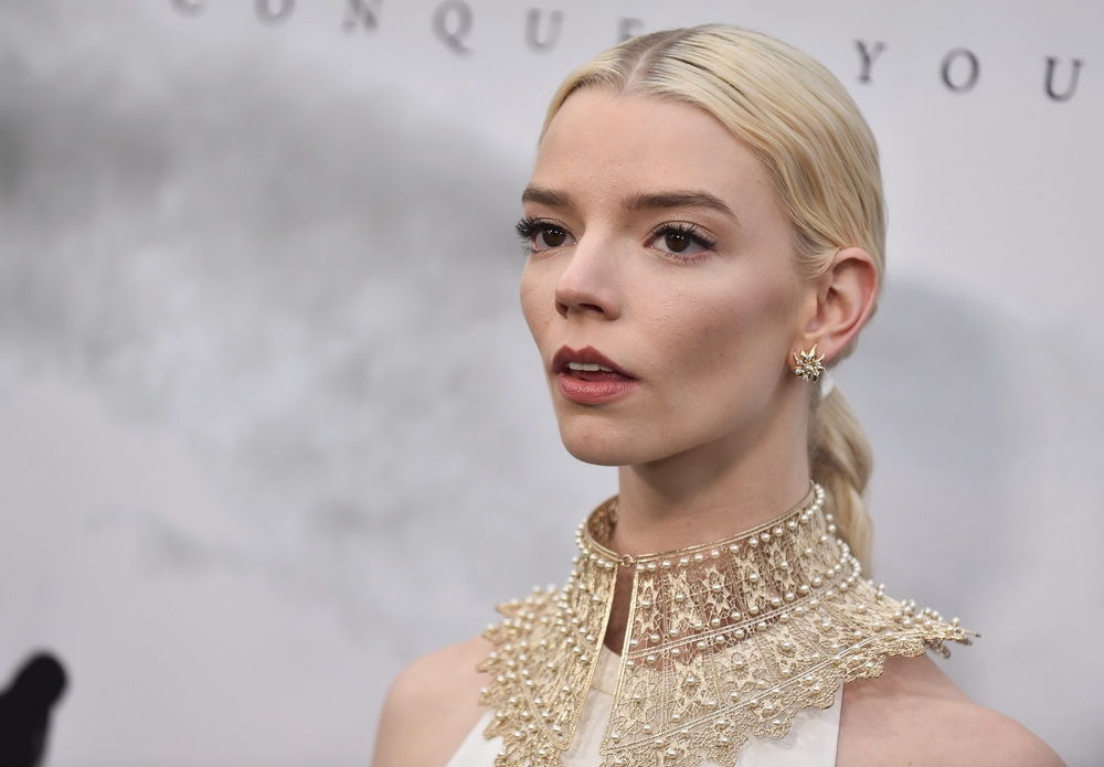 Split  Anya Taylor-Joy vs. the Beast in 4K HDR 